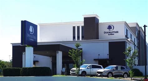 hilton st louis airport shuttle|DoubleTree by Hilton St. Louis Airport.